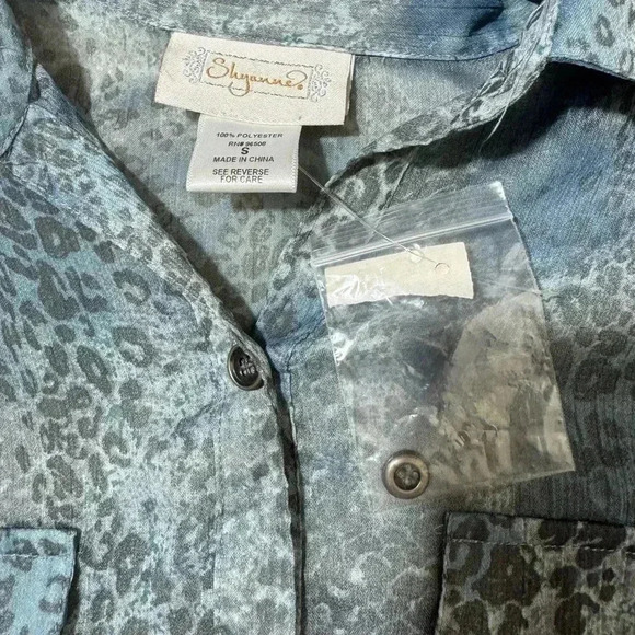 Shyanne blue/grey sheer pocket button down tie down women’s top size small NWT - Picture 7 of 14